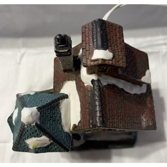 porcelain Santa’s Workshopwith lights inside,  Power Cord, Bulb And Glass Window - Picture 5 of 8